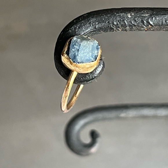 Raw Sapphire Ring - Picture 3 of 8